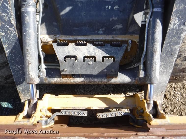 image for item EP9172 2013 John Deere 318D skid steer