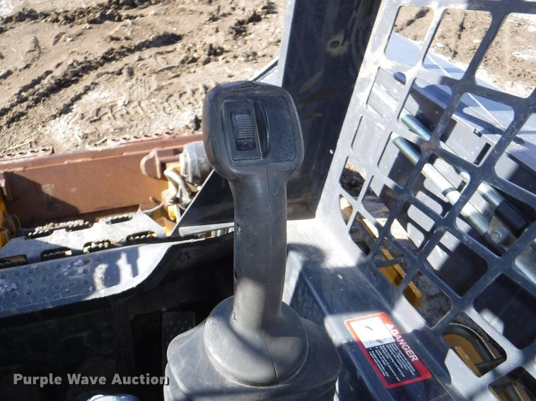 image for item EP9172 2013 John Deere 318D skid steer