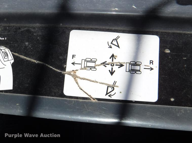 image for item EP9172 2013 John Deere 318D skid steer