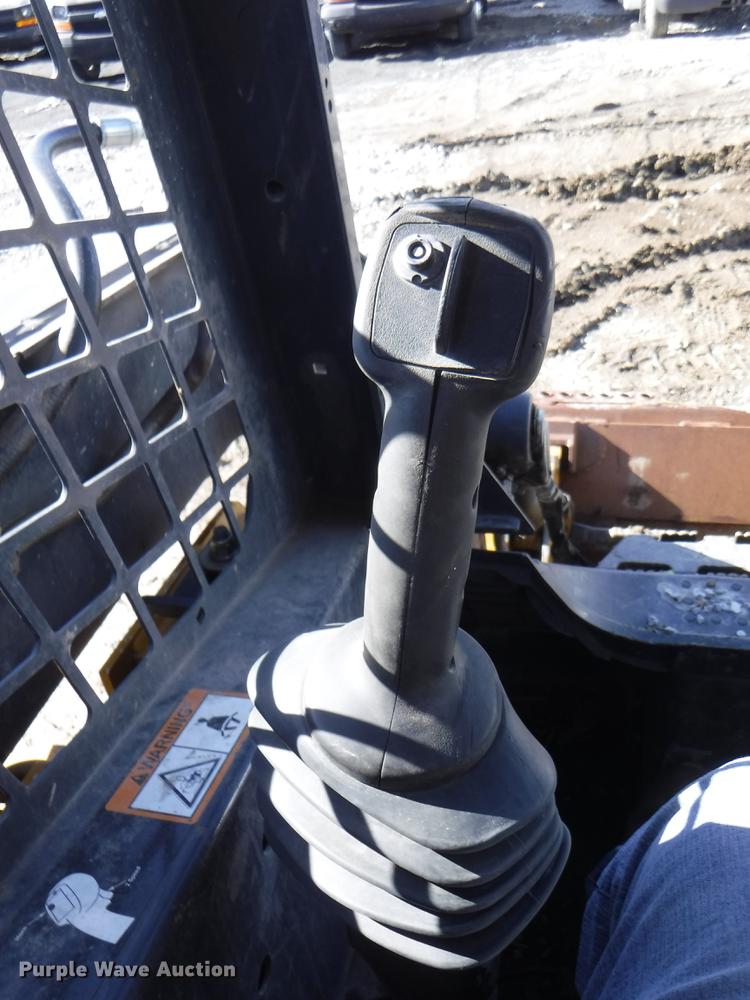 image for item EP9172 2013 John Deere 318D skid steer