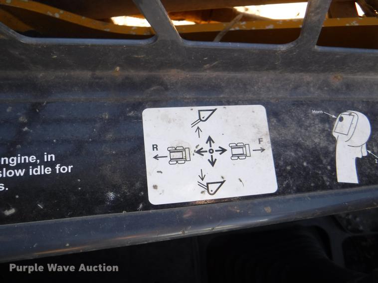 image for item EP9172 2013 John Deere 318D skid steer