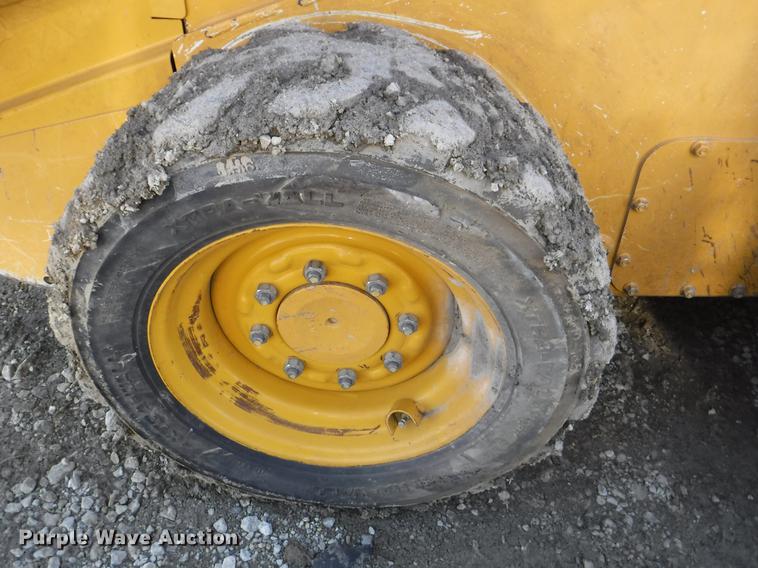 image for item EP9172 2013 John Deere 318D skid steer