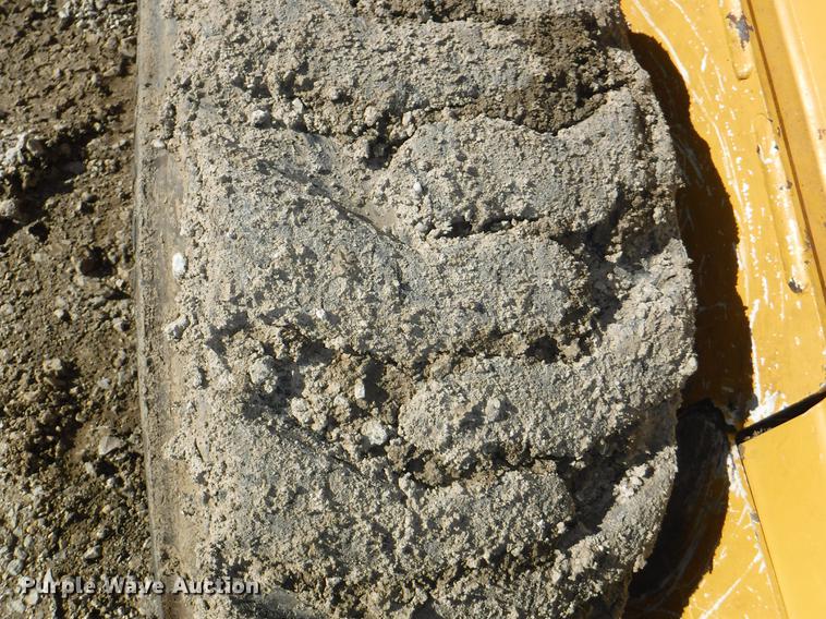 image for item EP9172 2013 John Deere 318D skid steer