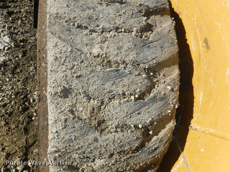 image for item EP9172 2013 John Deere 318D skid steer