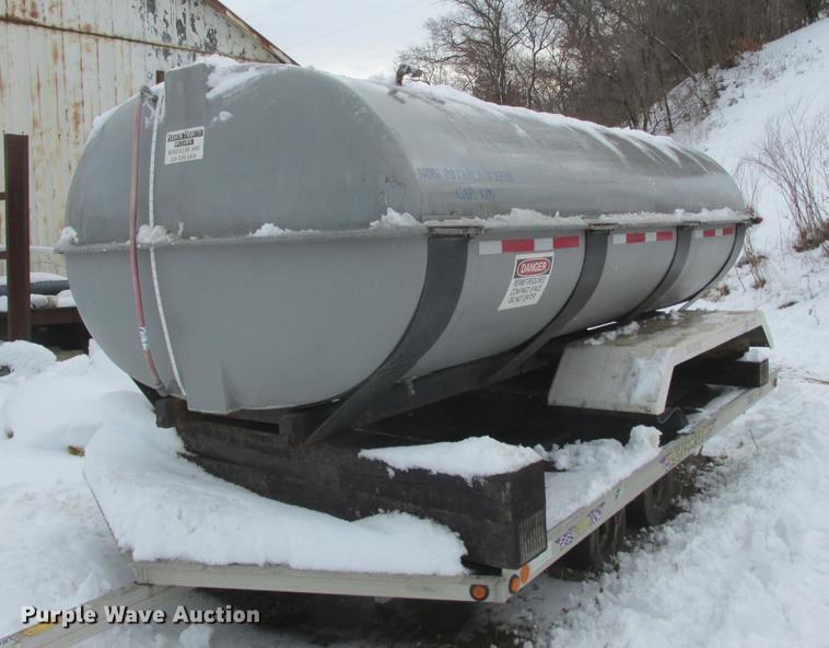 image for item K6058 3,000 gallon fiberglass tank