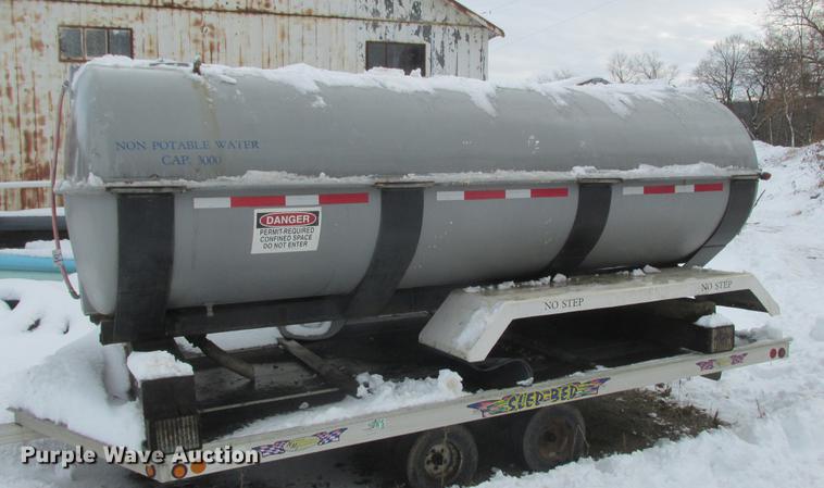 image for item K6058 3,000 gallon fiberglass tank