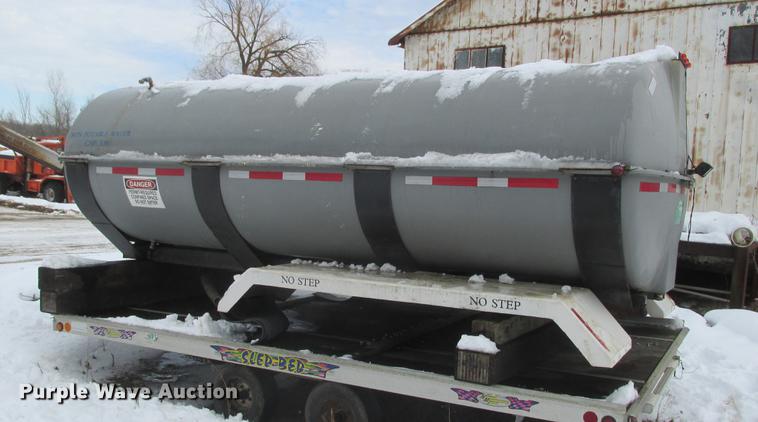 image for item K6058 3,000 gallon fiberglass tank