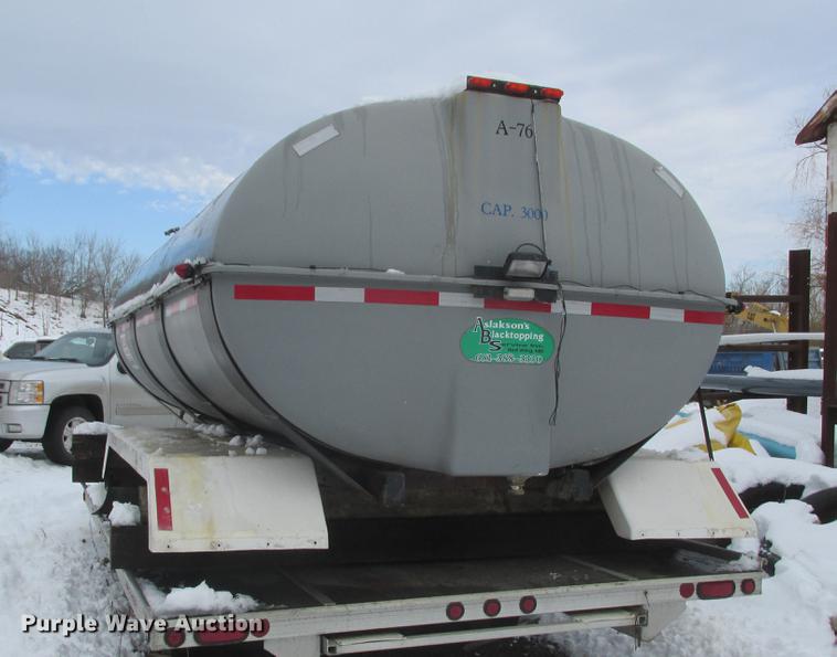 image for item K6058 3,000 gallon fiberglass tank