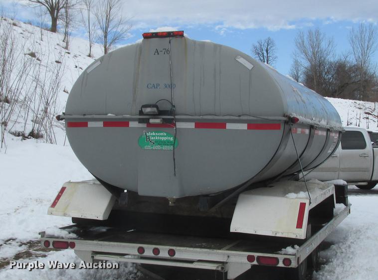 image for item K6058 3,000 gallon fiberglass tank