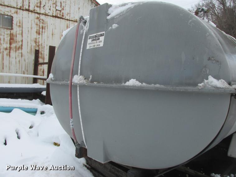 image for item K6058 3,000 gallon fiberglass tank