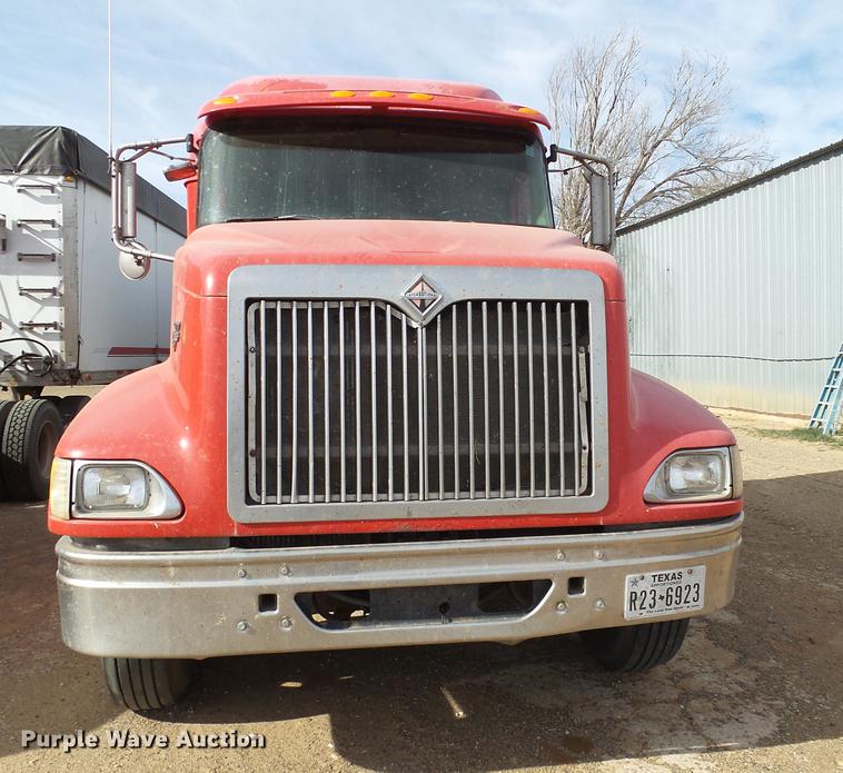 image for item BJ9783 2004 International 9400i semi truck