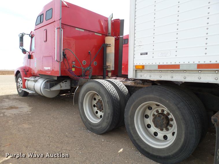 image for item BJ9783 2004 International 9400i semi truck