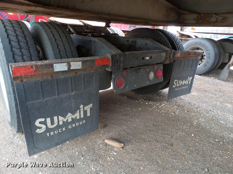 image for item BJ9783 2004 International 9400i semi truck