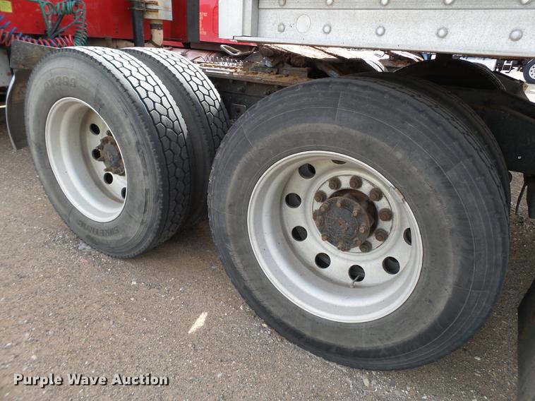 image for item BJ9783 2004 International 9400i semi truck