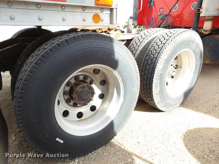 image for item BJ9783 2004 International 9400i semi truck