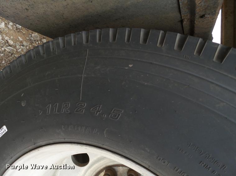 image for item BJ9783 2004 International 9400i semi truck