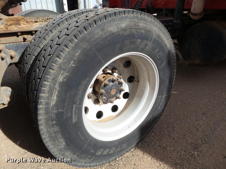 image for item BJ9783 2004 International 9400i semi truck