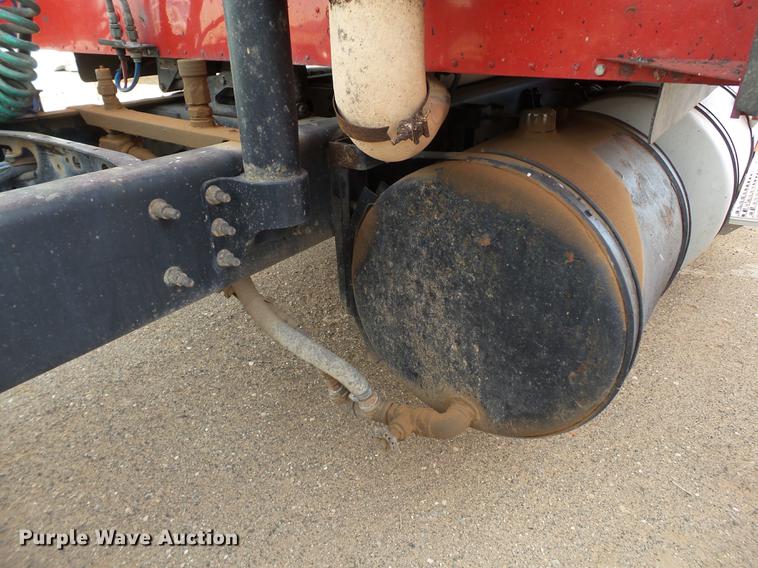 image for item BJ9783 2004 International 9400i semi truck