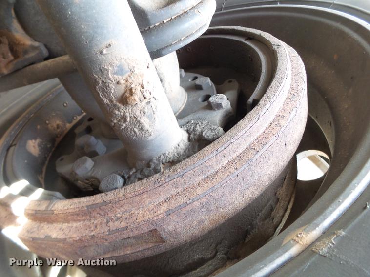 image for item BJ9783 2004 International 9400i semi truck