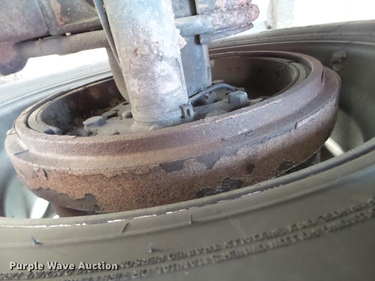 image for item BJ9783 2004 International 9400i semi truck