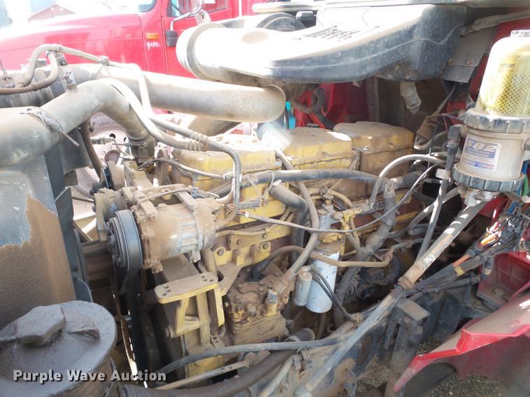 image for item BJ9783 2004 International 9400i semi truck