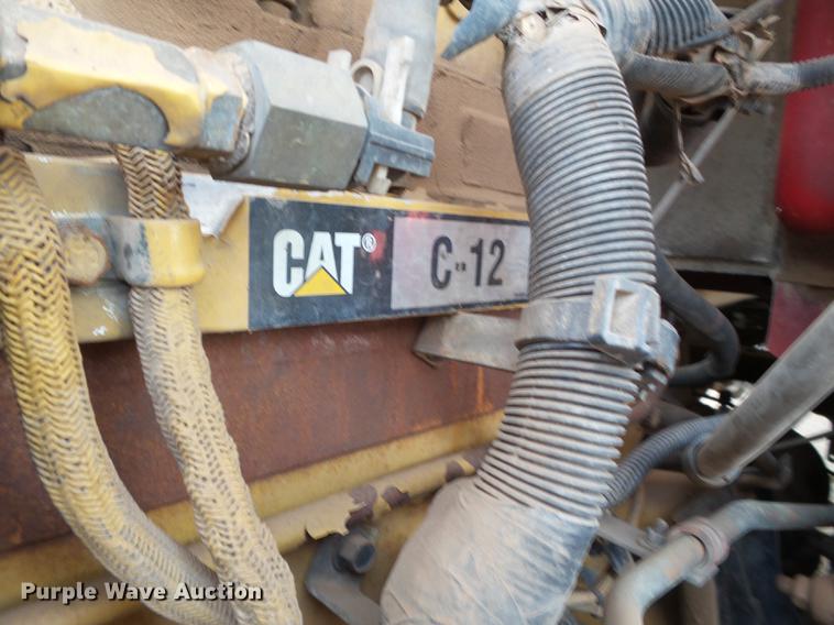 image for item BJ9783 2004 International 9400i semi truck