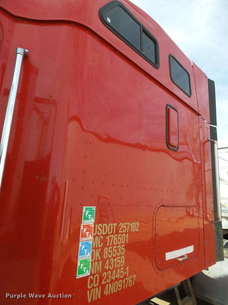 image for item BJ9783 2004 International 9400i semi truck