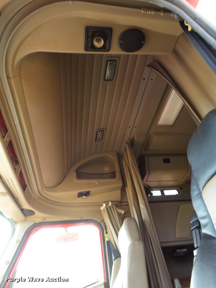 image for item BJ9783 2004 International 9400i semi truck