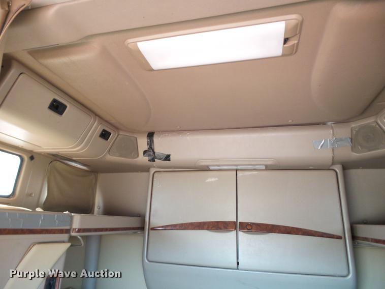 image for item BJ9783 2004 International 9400i semi truck