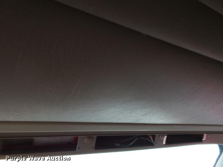 image for item BJ9783 2004 International 9400i semi truck