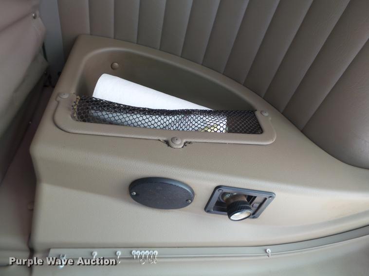 image for item BJ9783 2004 International 9400i semi truck