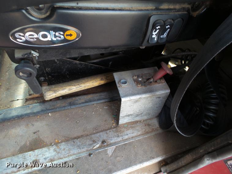 image for item BJ9783 2004 International 9400i semi truck