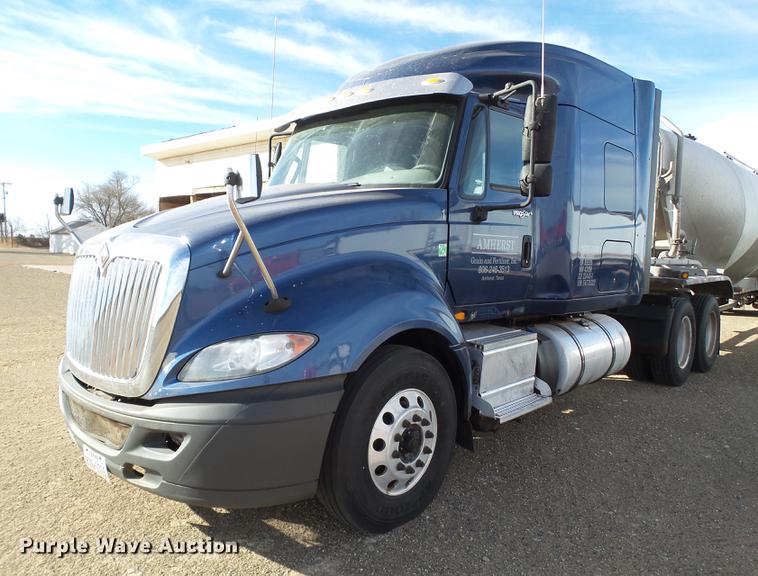 image for item BJ9787 2014 International ProStar semi truck