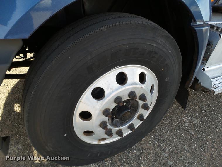 image for item BJ9787 2014 International ProStar semi truck