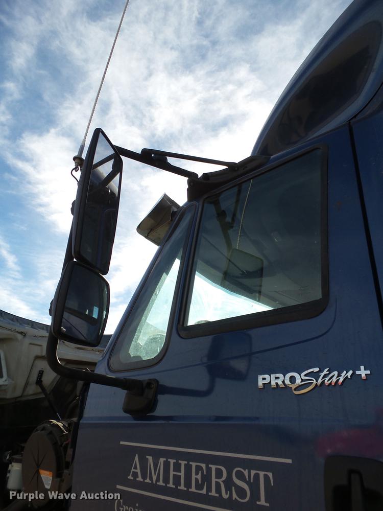 image for item BJ9787 2014 International ProStar semi truck