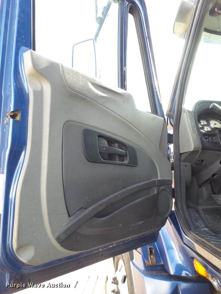 image for item BJ9787 2014 International ProStar semi truck