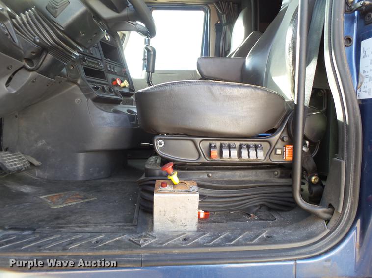 image for item BJ9787 2014 International ProStar semi truck