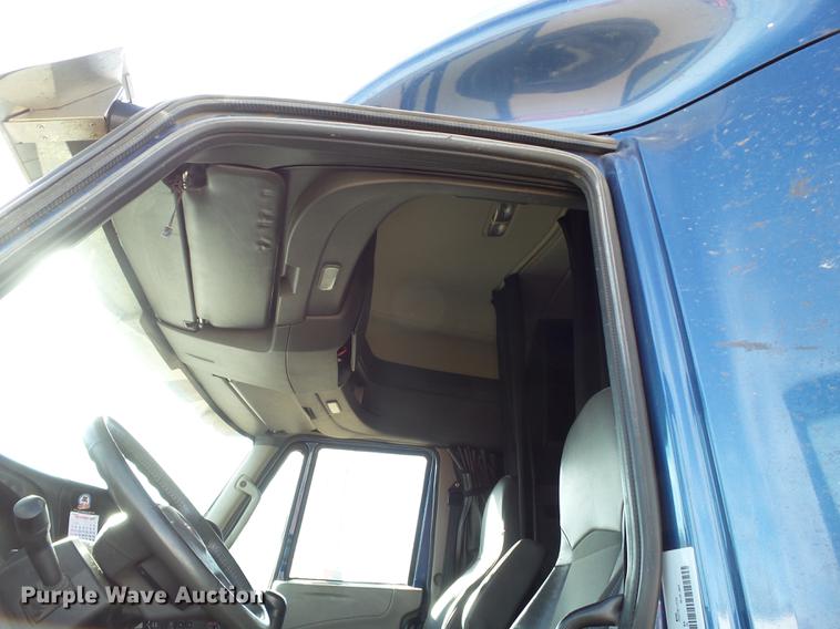 image for item BJ9787 2014 International ProStar semi truck