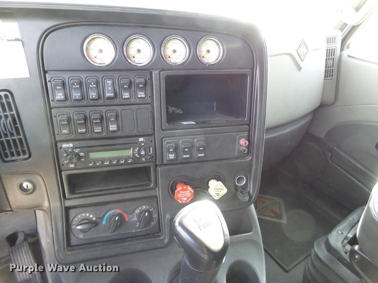 image for item BJ9787 2014 International ProStar semi truck