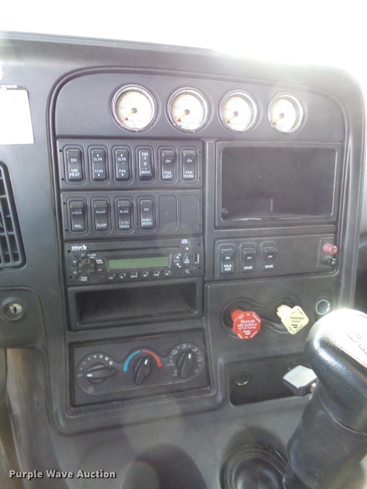 image for item BJ9787 2014 International ProStar semi truck