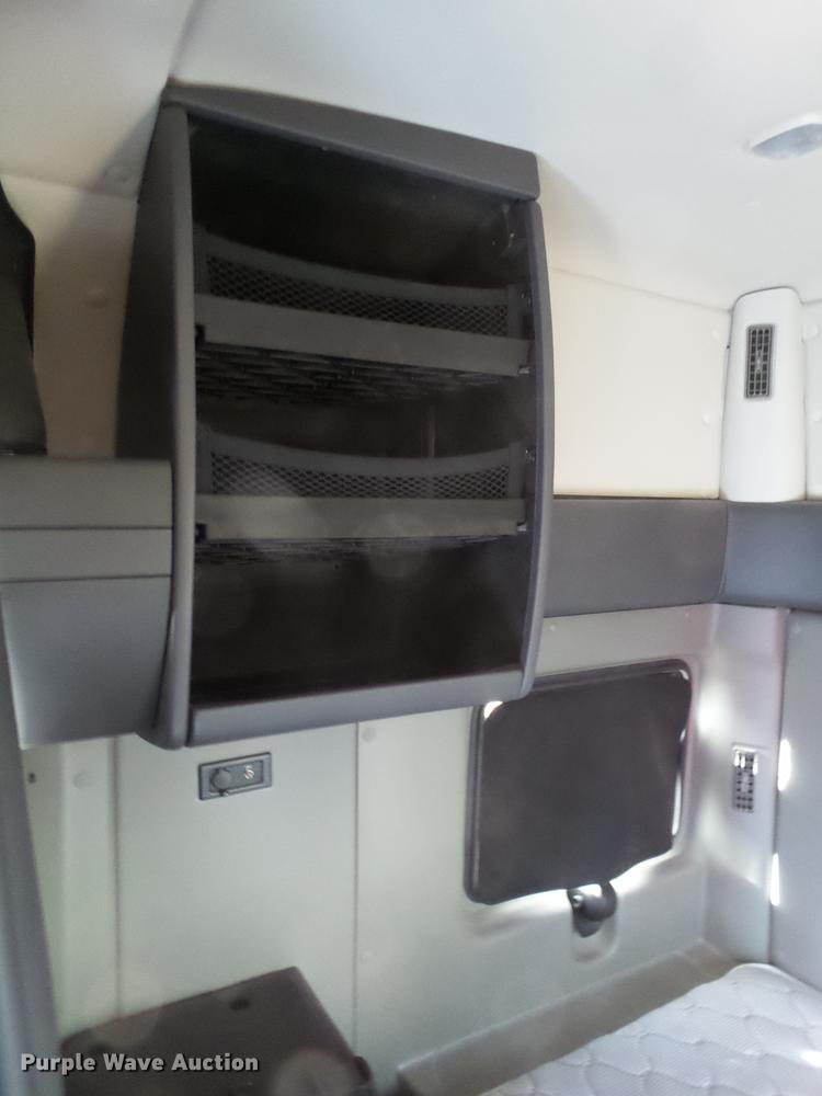 image for item BJ9787 2014 International ProStar semi truck