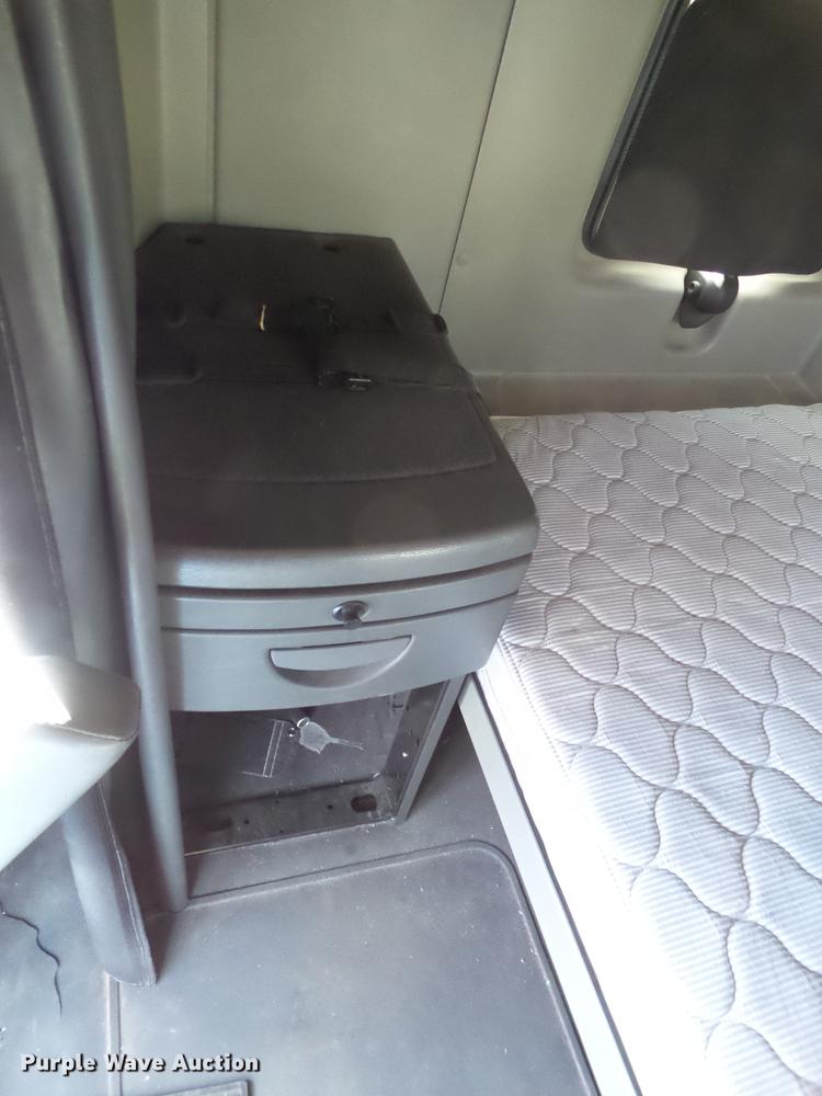 image for item BJ9787 2014 International ProStar semi truck