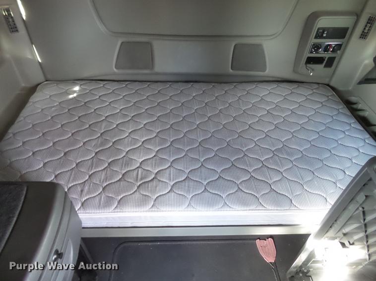 image for item BJ9787 2014 International ProStar semi truck