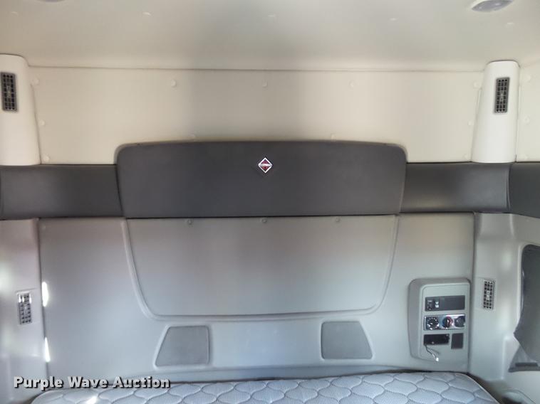 image for item BJ9787 2014 International ProStar semi truck