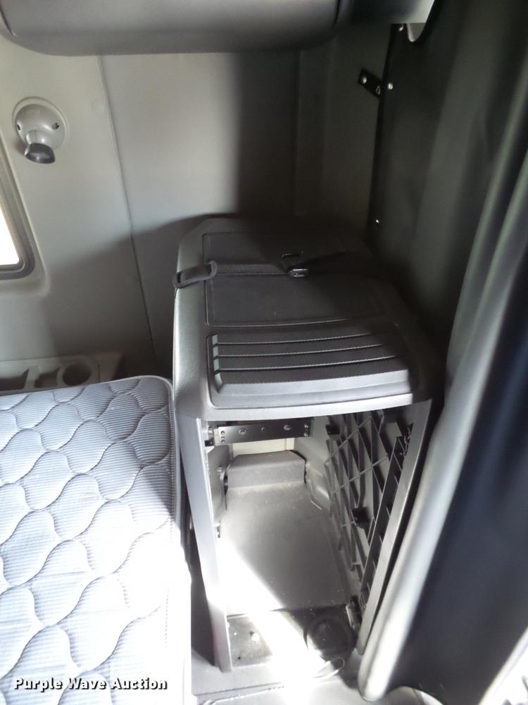 image for item BJ9787 2014 International ProStar semi truck