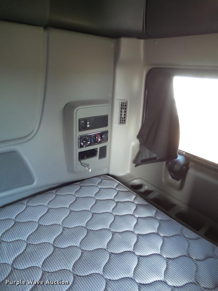 image for item BJ9787 2014 International ProStar semi truck