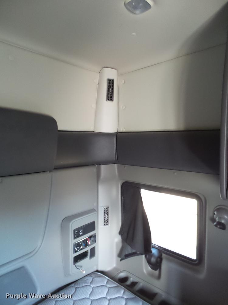 image for item BJ9787 2014 International ProStar semi truck