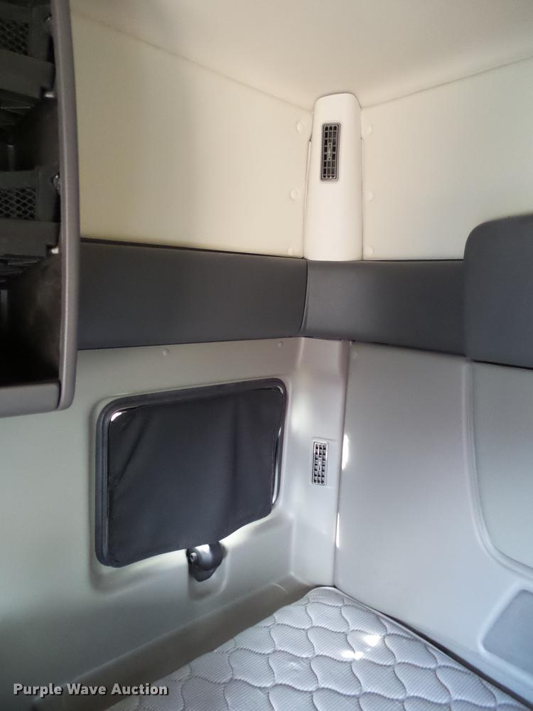 image for item BJ9787 2014 International ProStar semi truck