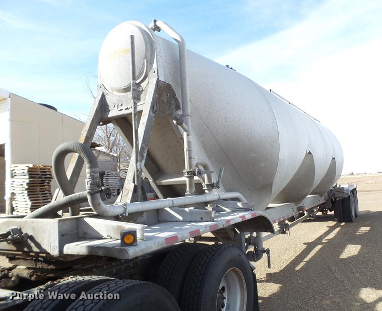 image for item BJ9788 2000 Heil pneumatic dry bulk tank trailer