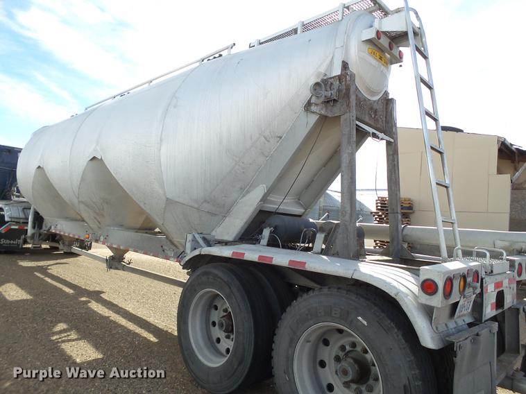 image for item BJ9788 2000 Heil pneumatic dry bulk tank trailer